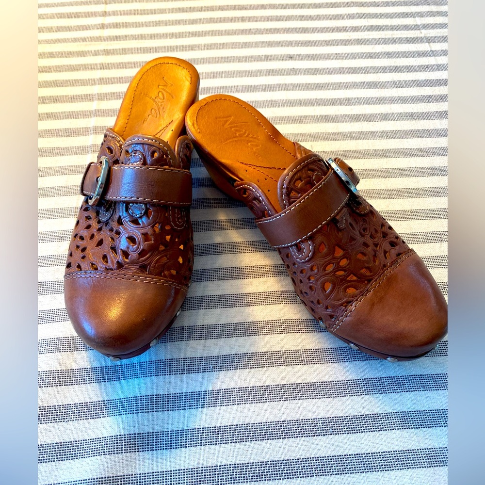 Naya Leather And Wooden clog perforated pattern stud and buckle detail size 7.5